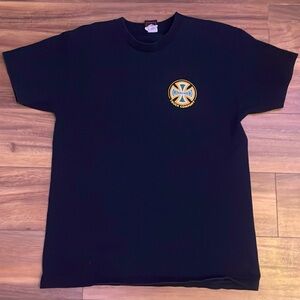 Very clean independent skate shirt, slightly warm and in good condition.